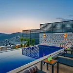 Kalkan'da Deniz Manzarali Lueks Tatil Villasi *