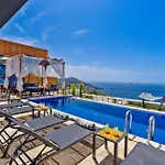 Kalkan'da Deniz Manzarali Lueks Tatil Villasi וילה