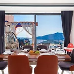 Kalkan'da Deniz Manzarali Lueks Tatil Villasi וילה