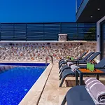 Kalkan'da Deniz Manzarali Lueks Tatil Villasi וילה