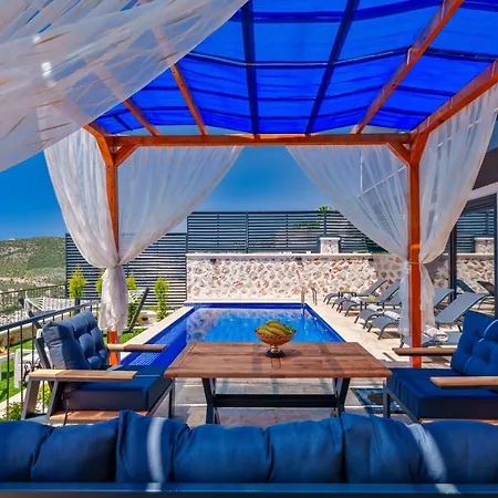 Kalkan'da Deniz Manzarali Lueks Tatil Villasi 卡斯
