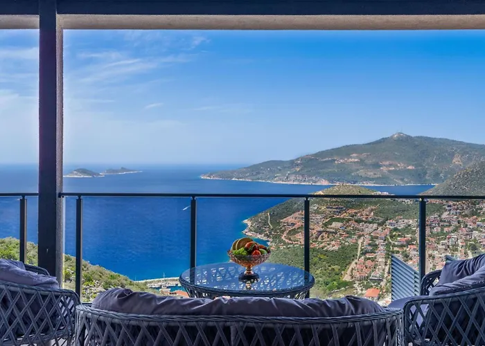 Kalkan'da Deniz Manzarali Lueks Tatil Villasi