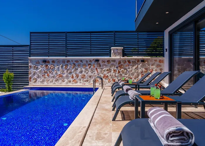Kalkan'da Deniz Manzarali Lueks Tatil Villasi 别墅