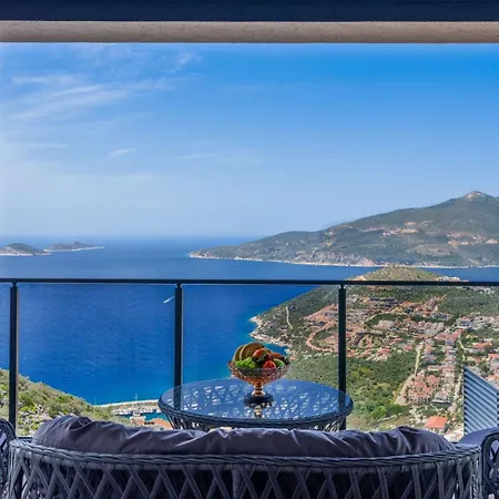Kalkan'da Deniz Manzarali Lueks Tatil Villasi